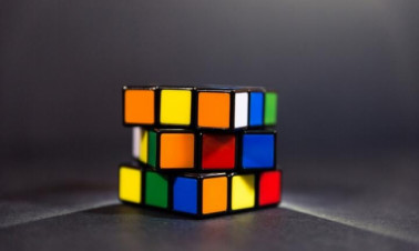 Science 101 | AI solves a Rubik's Cube in record time