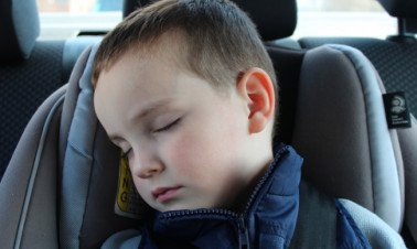 When to turn car seat around? | Parenting101